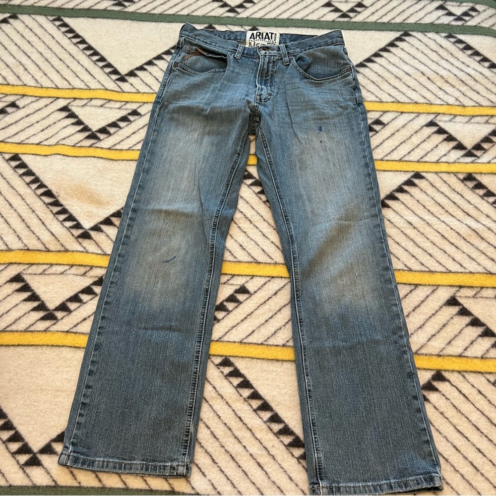 Ariat Slim Straight Blue Jeans with Classic Appeal